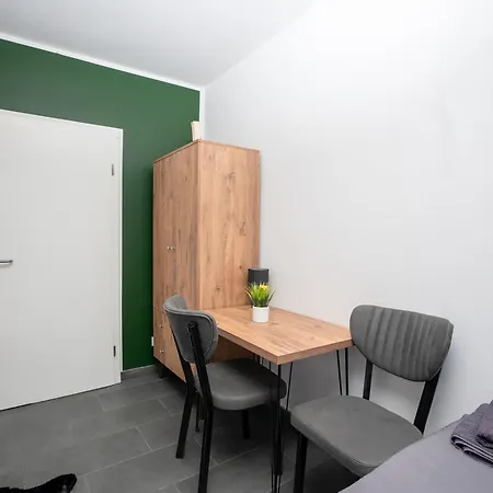 Serviceroom24 - 1 In Wlan - Smart-tv - 24-7 Check-in Und Kueche דירה